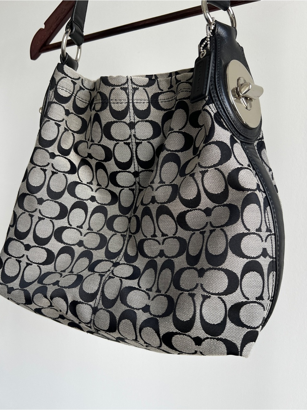 Authentic Coach New Canvas Shoulder Bag - Picture 3 of 12